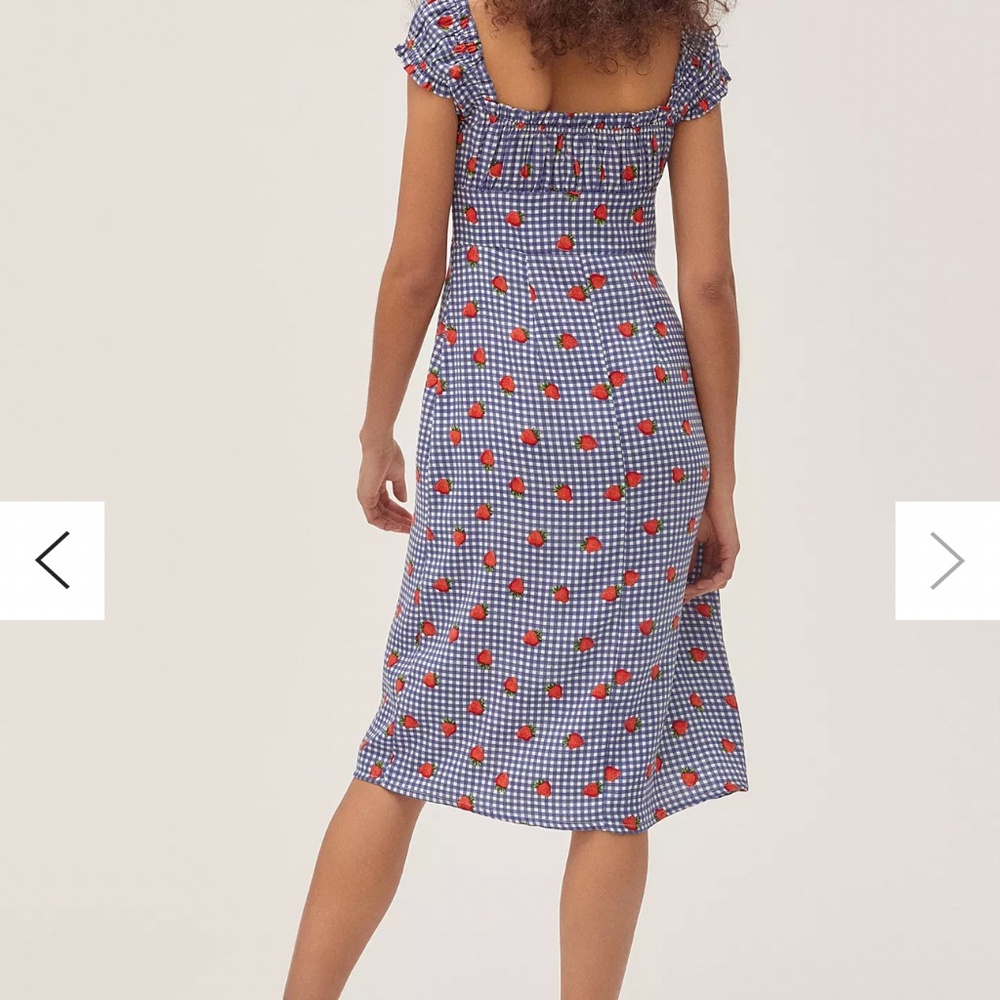 NEW Urban Outfitters Penelope Strawberry Gingham Button-Front Midi Dress Sz M/L - Picture 2 of 16